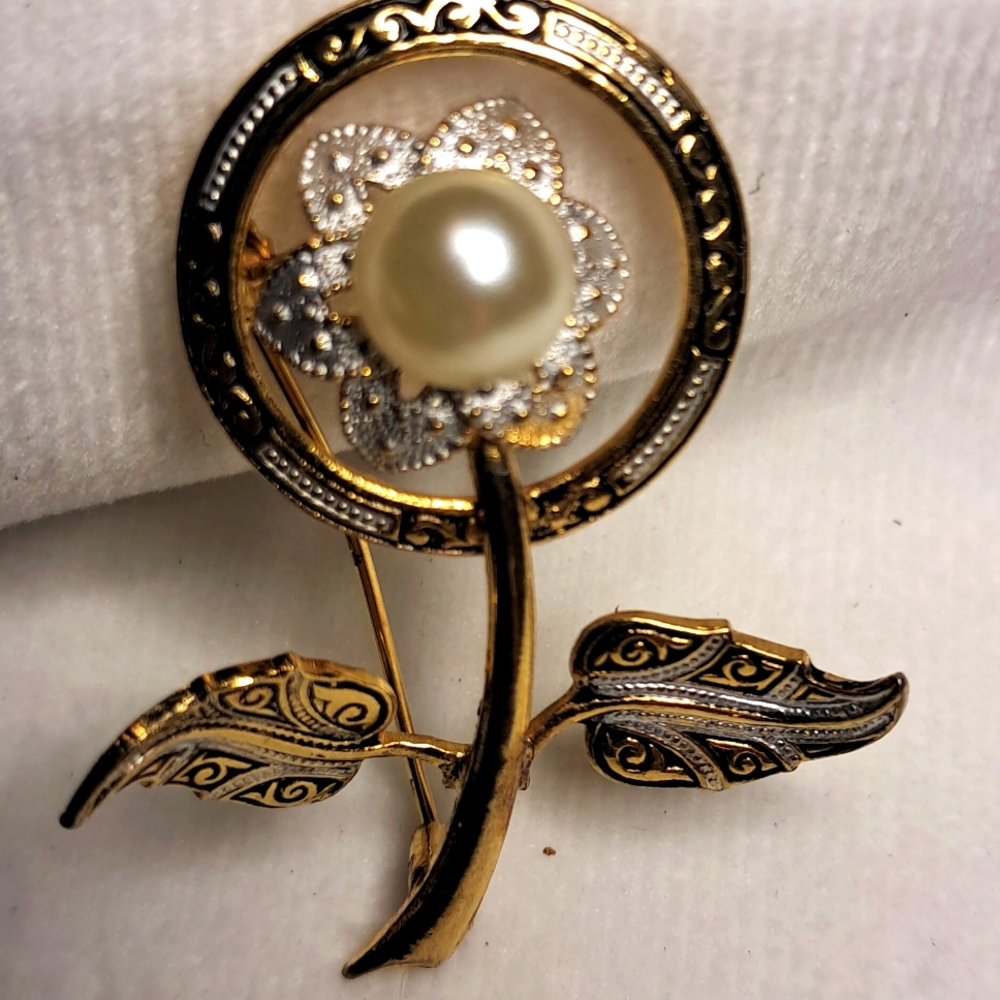 Vintage gold-tone and enamel rose pin